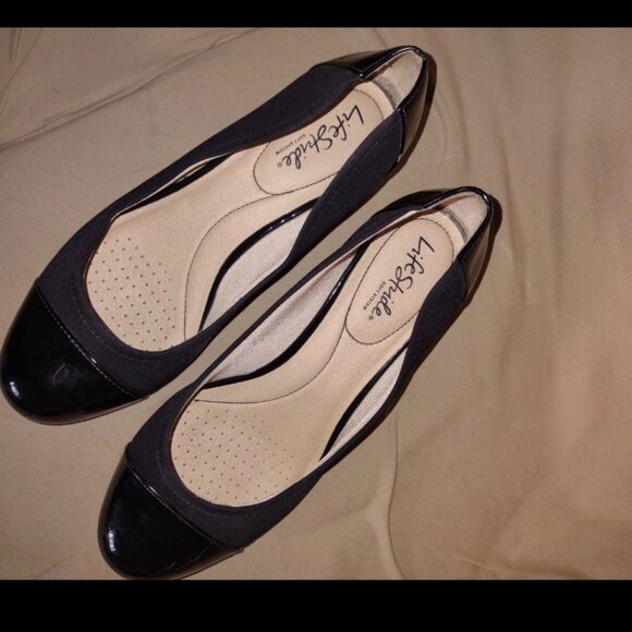 Life Stride Black Flats - Picture 1 of 3